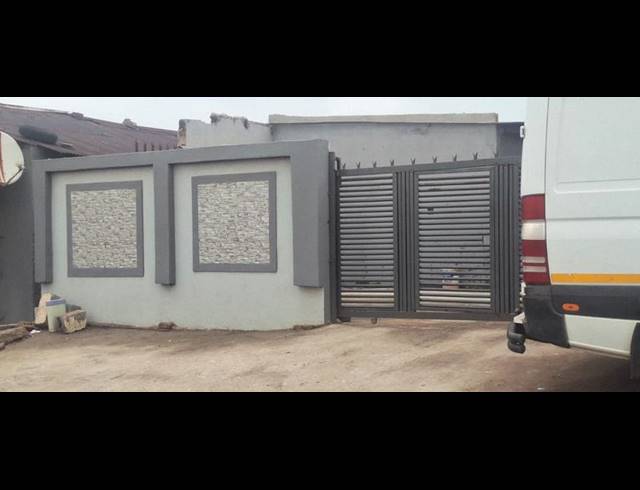13 BEDROOM HOUSE FOR SALE IN TEMBISA